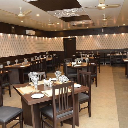 Hotel Darshan Rajula Ngoại thất bức ảnh